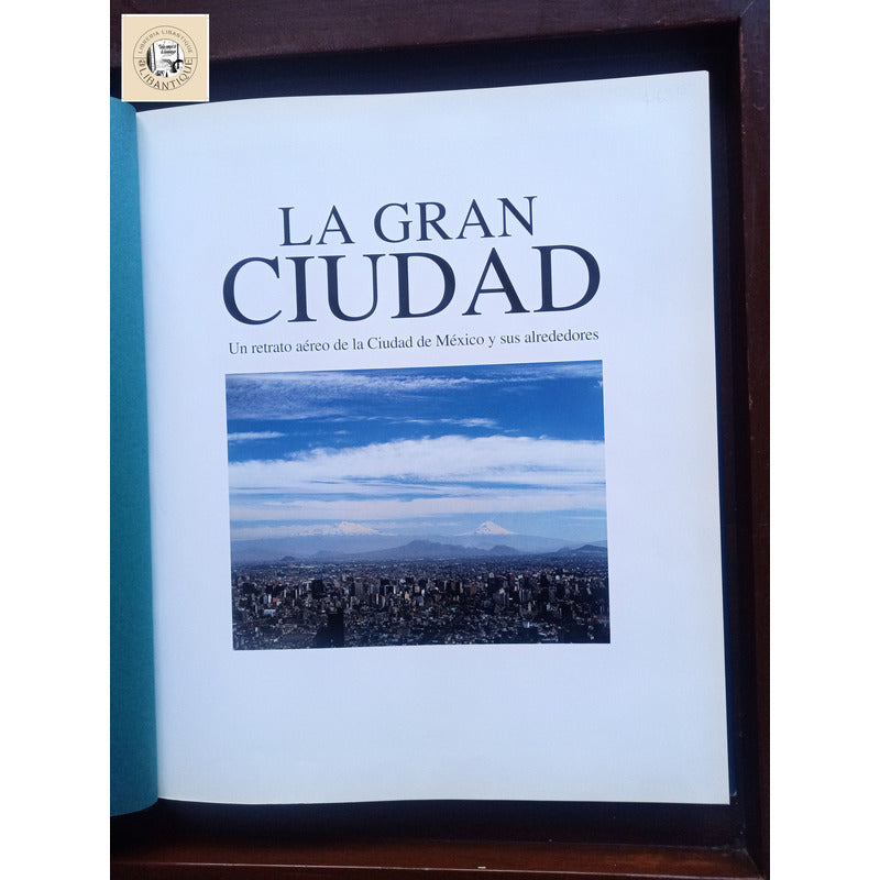 La Gran Ciudad Michael Calderwood Revimundo 1993, Fotografia